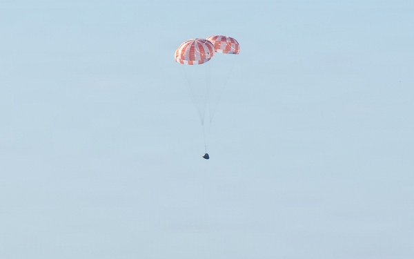 US Navy Divers Recover Nasa Astronauts