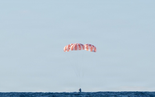US Navy Divers Recover Nasa Astronauts