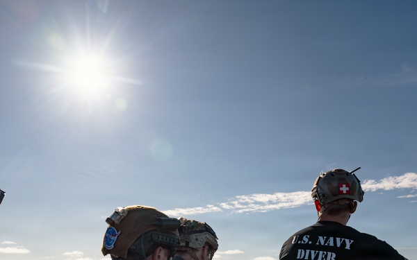 US Navy Divers Recover Nasa Astronauts