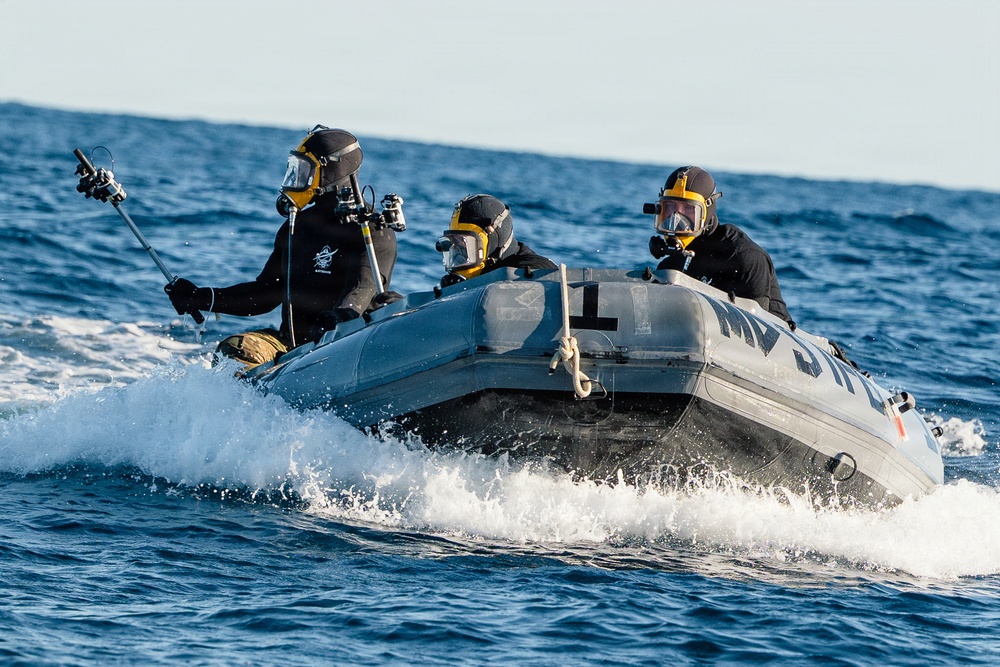 US Navy Divers Recover Nasa Astronauts