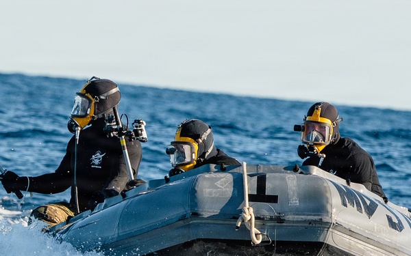 US Navy Divers Recover Nasa Astronauts