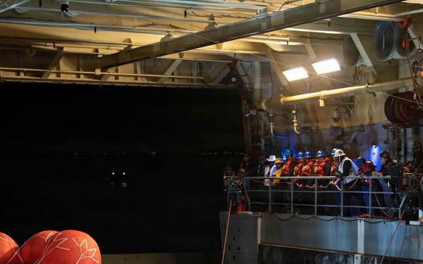 USS John P. Murtha, EODGU1 divers, NASA Engineers recover the Orion crew module