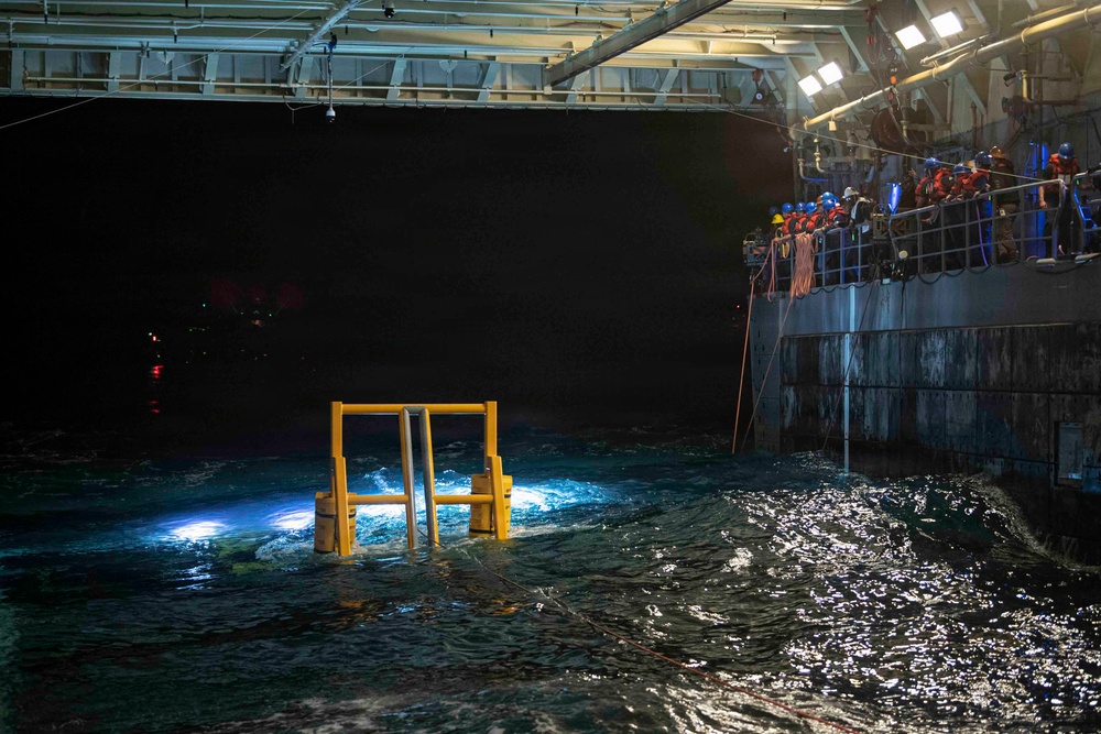 USS John P. Murtha, EODGRU1 divers, NASA Engineers recover the Orion crew module