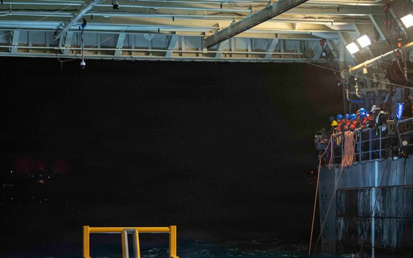 USS John P. Murtha, EODGU1 divers, NASA Engineers recover the Orion crew module