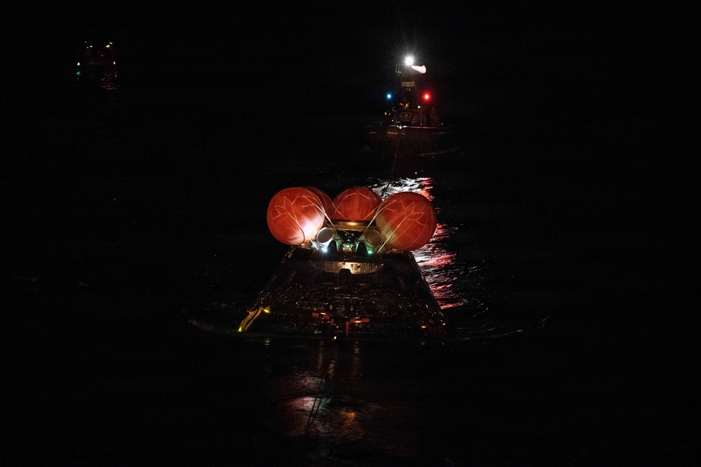 USS John P. Murtha, EODGRU1 divers, NASA Engineers recover the Orion crew module