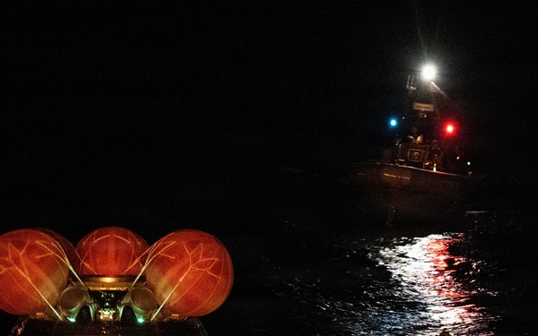 USS John P. Murtha, EODGU1 divers, NASA Engineers recover the Orion crew module
