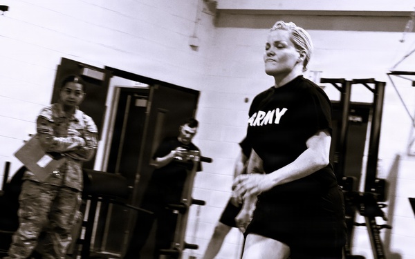 Illinois Army National Guard Headquarters Shows Endurance, Grit, During Army Fitness Test