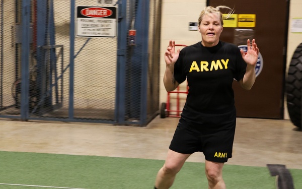 Illinois Army National Guard Headquarters Shows Endurance, Grit, During Army Fitness Test