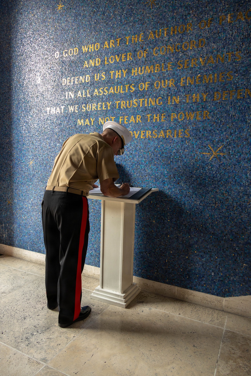 The 38th Assistant Commandant of the Marine Corps visits the Manila American Cemetery and Memorial
