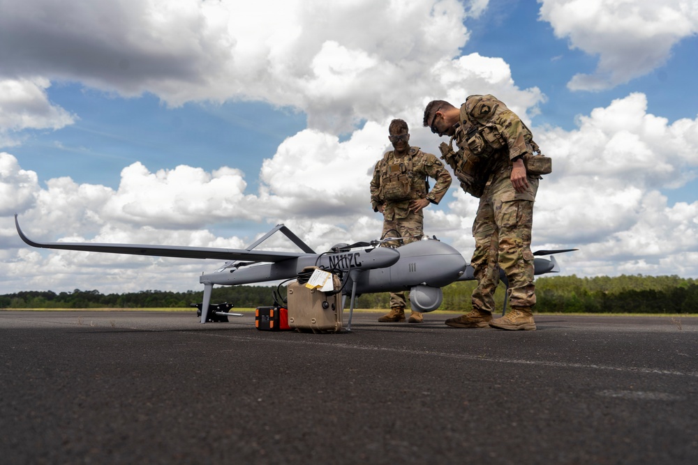 101st Airborne Division Soldiers prepare Aerosonde UAS for reconnaissance during JRTC rotation at Fort Polk
