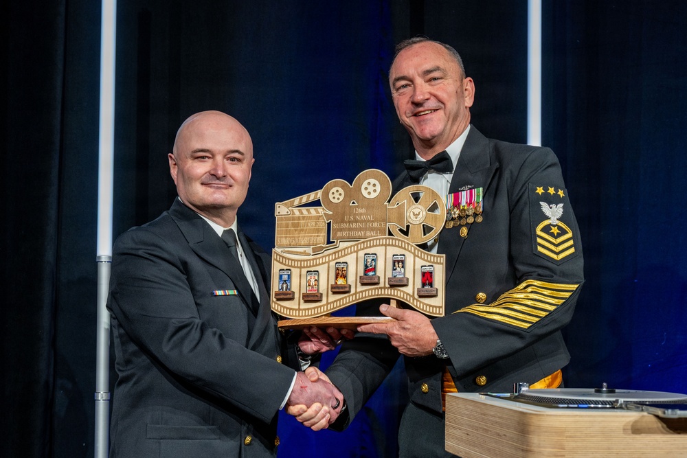 CNO delivers remarks at the Groton Area Submarine Birthday Ball
