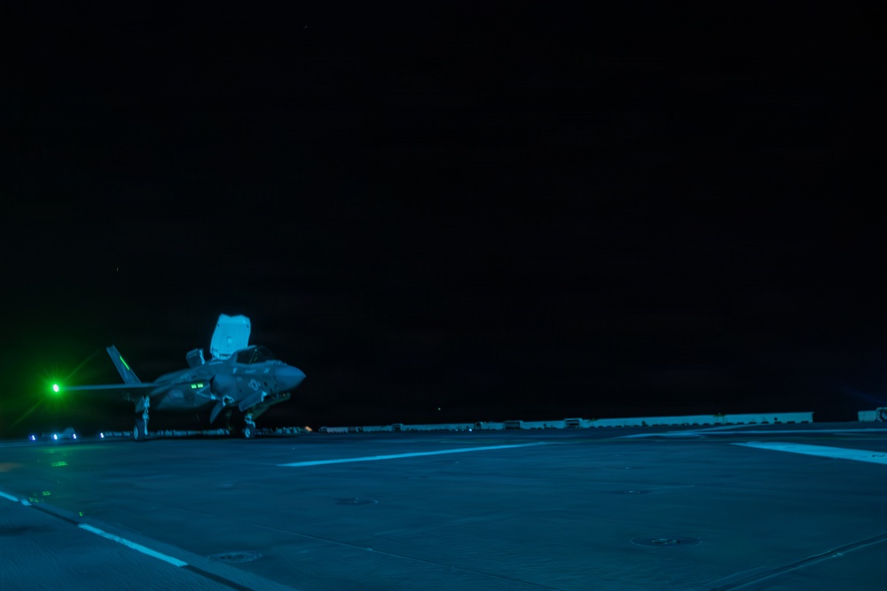 DVIDS - Images - Night Flight Operations [Image 6 of 10]