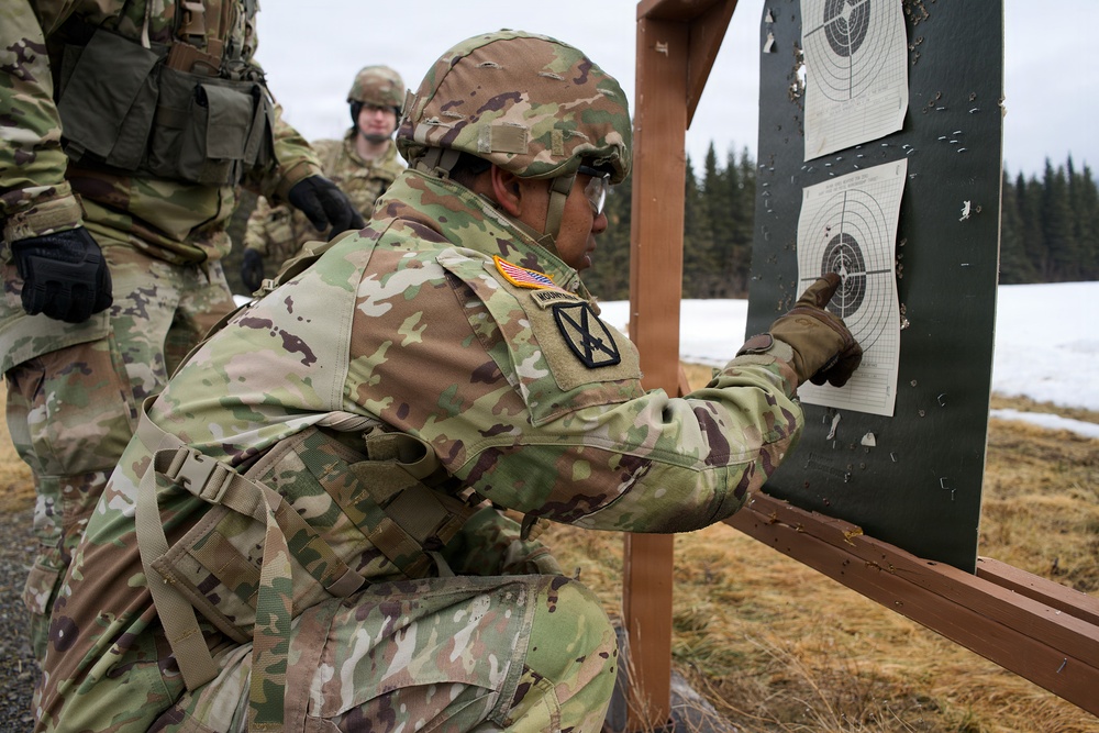 910th Engineer Support Company Soldiers sharpen marksmanship skills