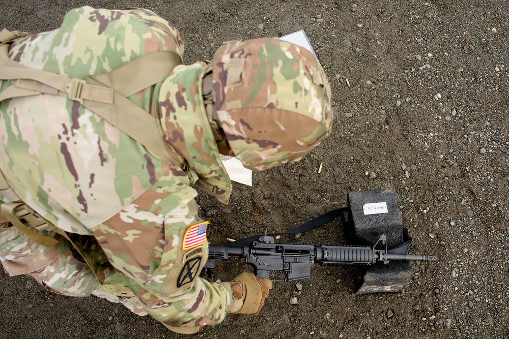 910th Engineer Support Company Soldiers sharpen marksmanship skills