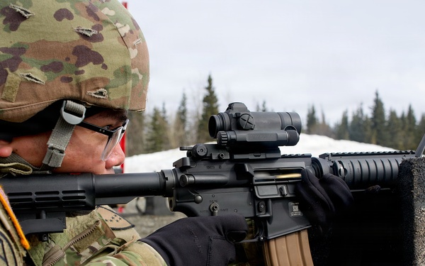 910th Engineer Support Company Soldiers sharpen marksmanship skills