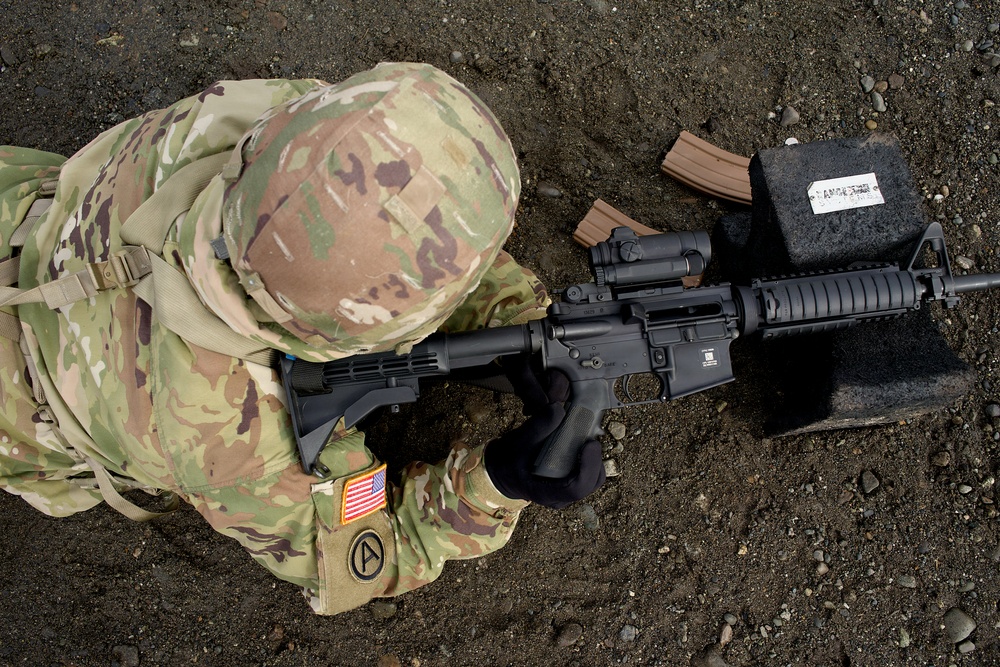 910th Engineer Support Company Soldiers sharpen marksmanship skills