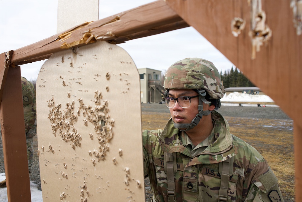 910th Engineer Support Company Soldiers sharpen marksmanship skills