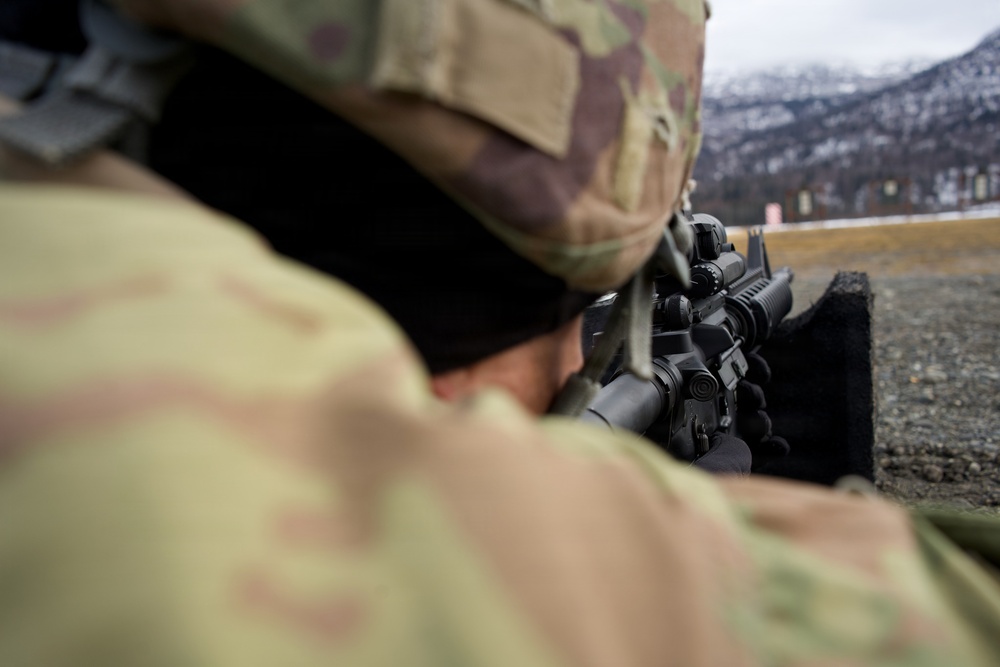 910th Engineer Support Company sharpens marksmanship skills