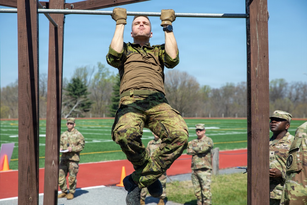 Estonian Soldier Performs Pull-up