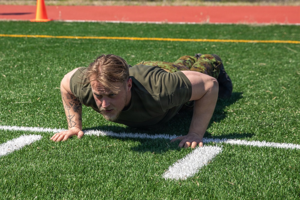 Estonian Soldier Performs Push-Ups