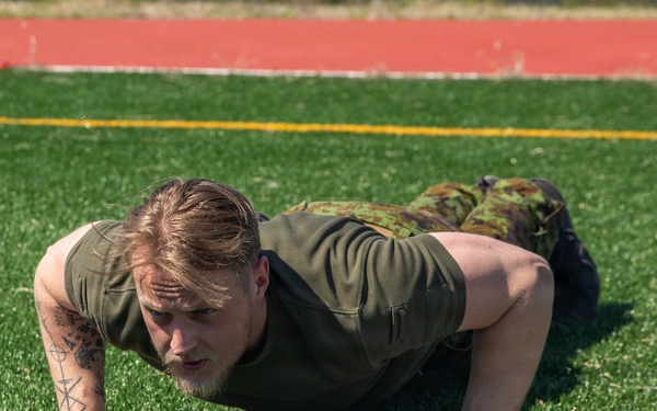 Estonian Soldier Performs Push-Ups