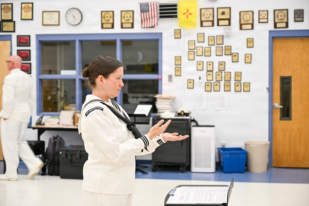 MU3 Laura Saylor conducts brass sectional