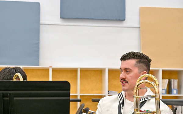 MU2 Kevin Clancy Coaches Junior Musicians