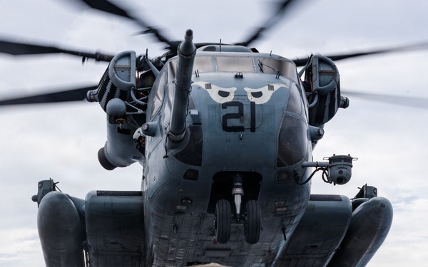 11th MEU Marines, Sailors Conduct Flight Operations Aboard USS Portland