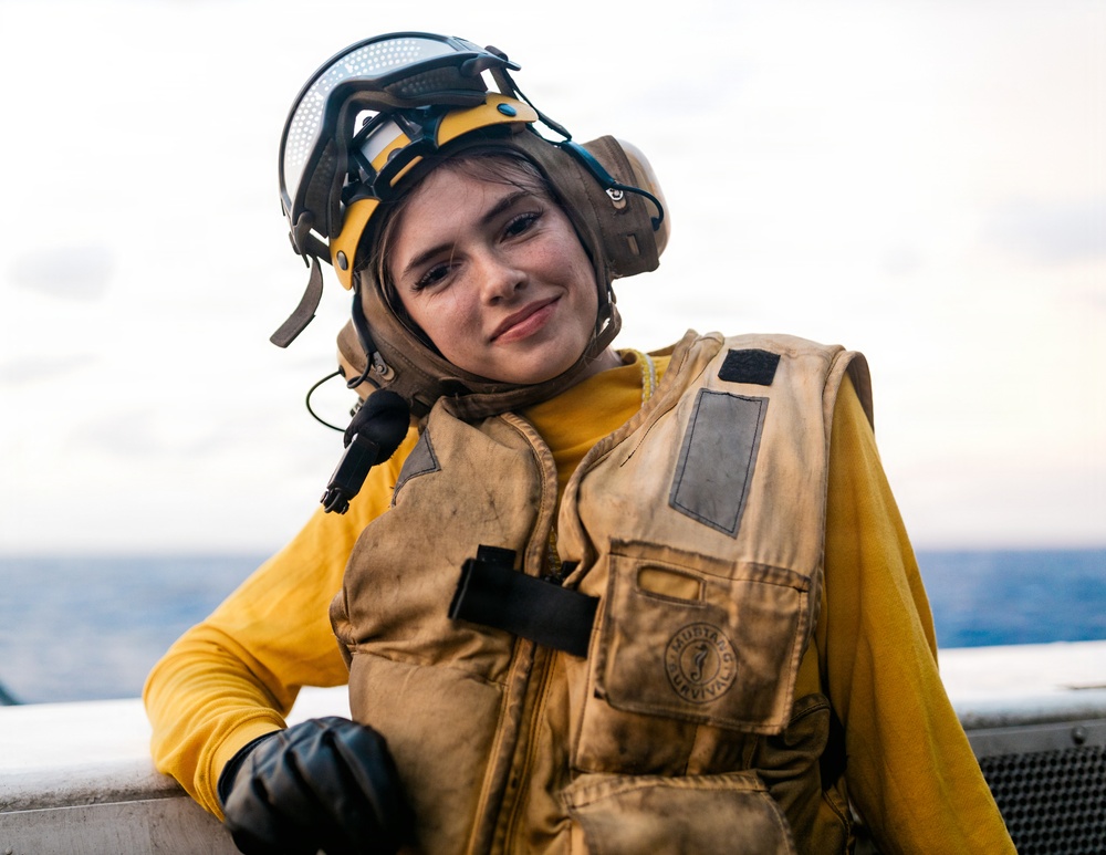 11th MEU Marines, Sailors Conduct Flight Operations Aboard USS Portland