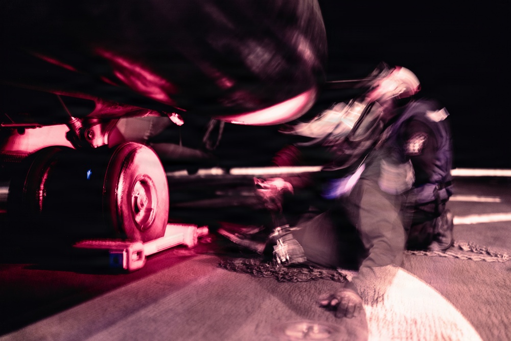 11th MEU Marines, Sailors Conduct Flight Operations Aboard USS Portland