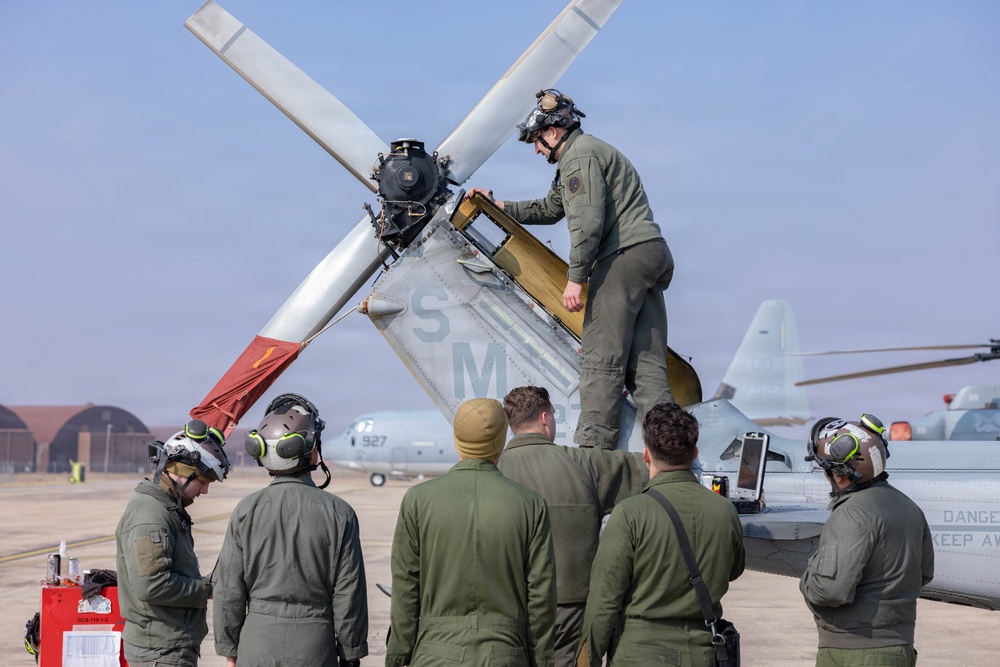 HMLA-369 maintains aircraft on Osan Air Base