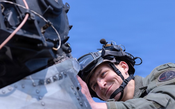 HMLA-369 maintains aircraft on Osan Air Base