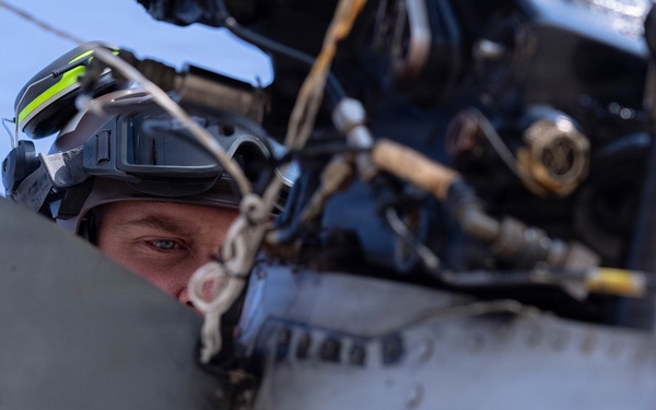 HMLA-369 maintains aircraft on Osan Air Base