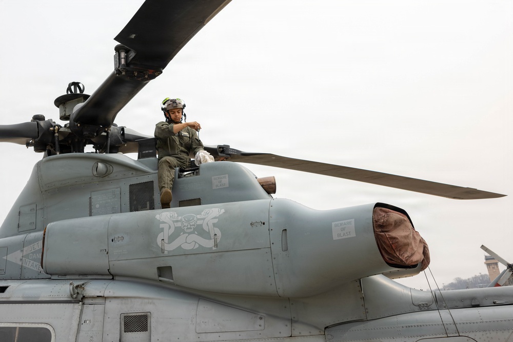 HMLA-369 maintains aircraft on Osan Air Base