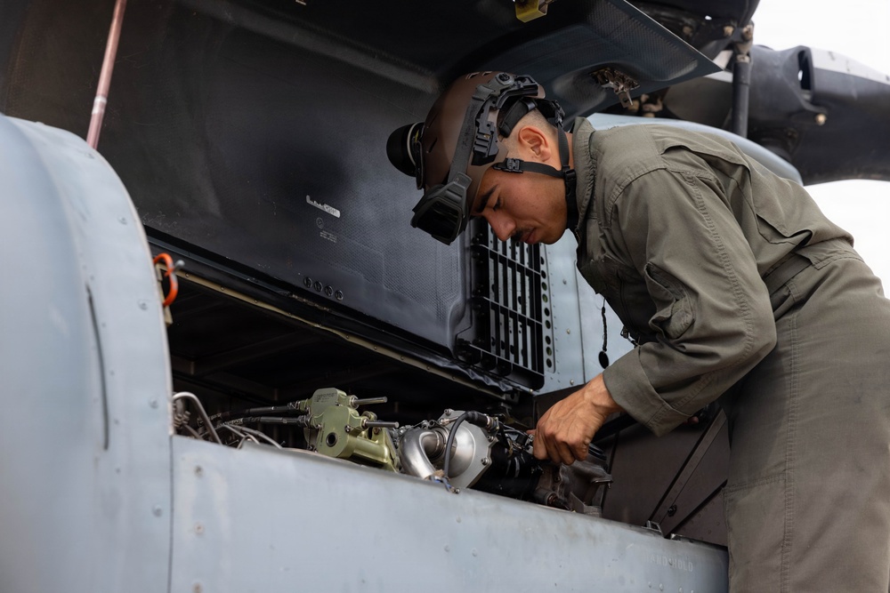 HMLA-369 maintains aircraft on Osan Air Base