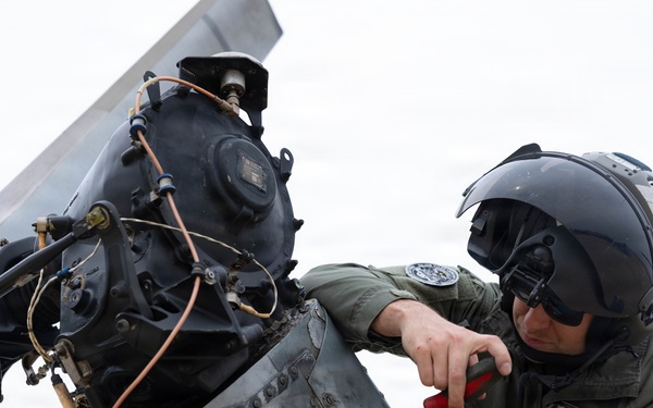 HMLA-369 maintains aircraft on Osan Air Base