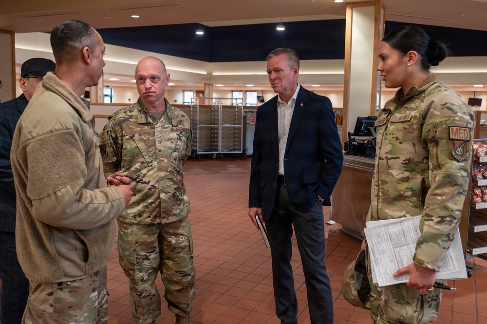 Former leadership tours the Wolf Pack