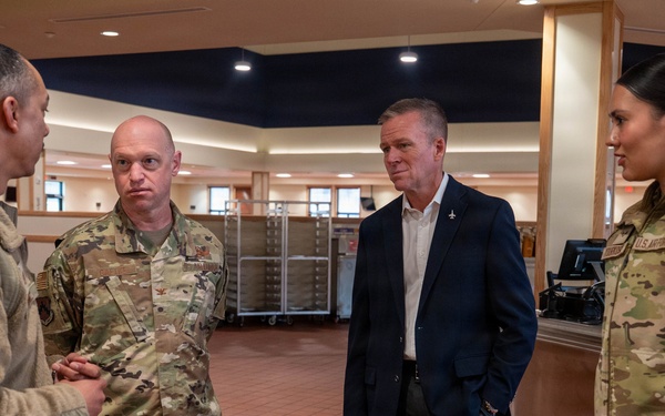 Former leadership tours the Wolf Pack