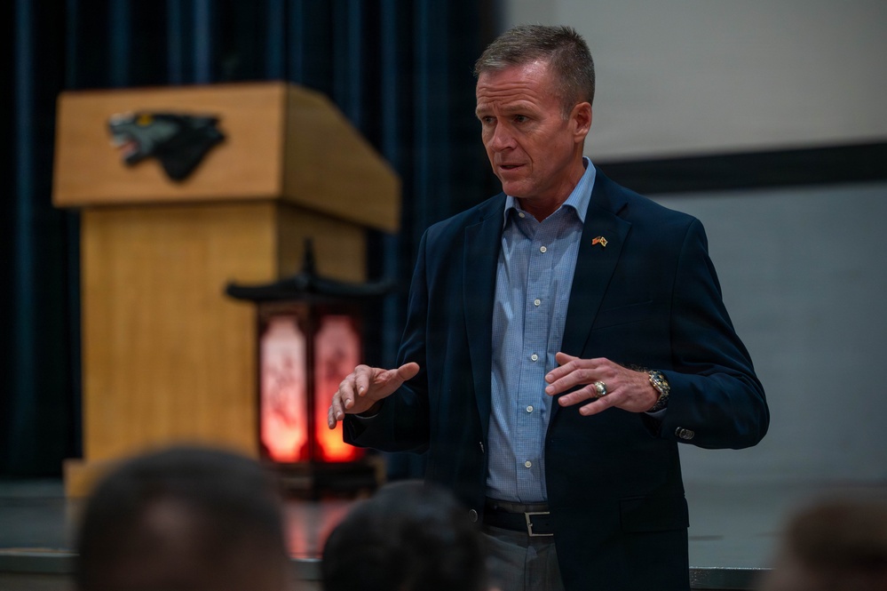 Former leadership tours the Wolf Pack