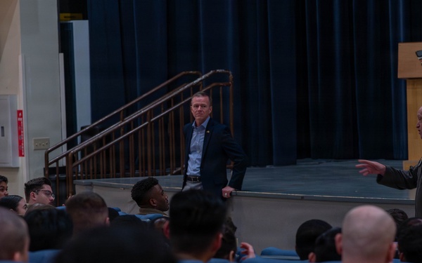Former leadership tours the Wolf Pack