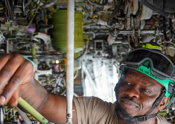 VP-26 Tridents Conduct Routine Maintenance