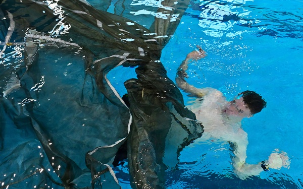 173rd Airborne Brigade Conducts Wet Silk Training