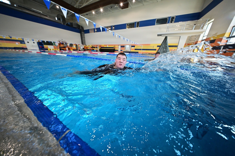 173rd Airborne Brigade Conducts Wet Silk Training