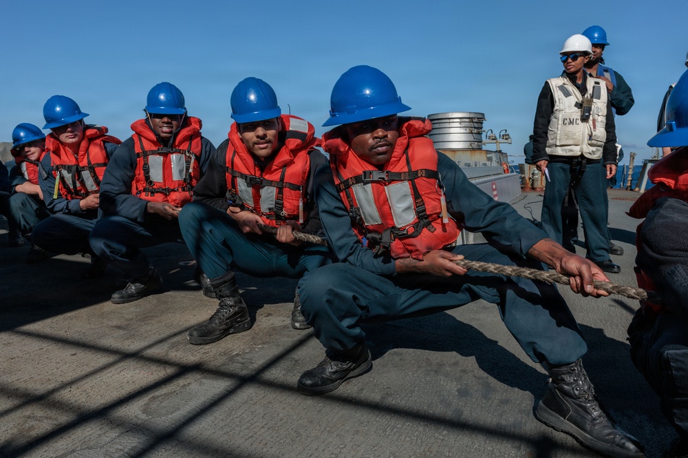 Replenishment-at-Sea aboard USS Gonzalez (DDG 66)