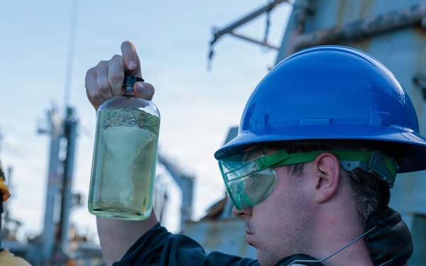 Replenishment-at-Sea aboard USS Gonzalez (DDG 66)