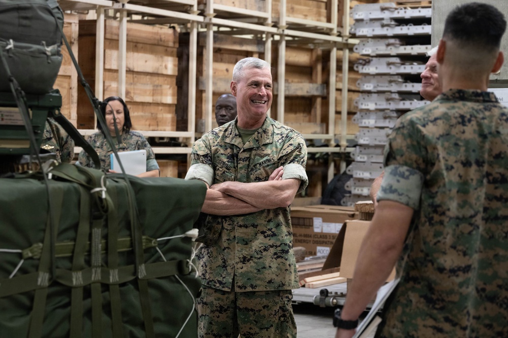 The 38th Assistant Commandant of the Marine Corps visits Marines with 3d LSB