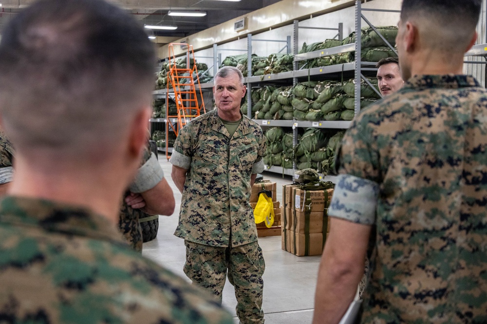 The 38th Assistant Commandant of the Marine Corps visits Marines with 3d LSB