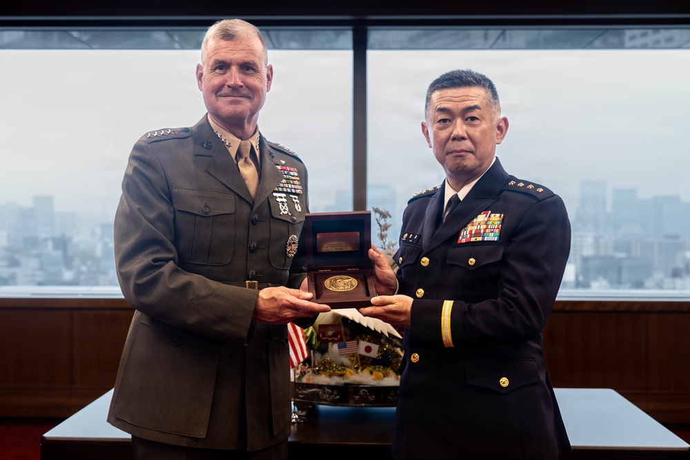 The 38th Assistant Commandant of the Marine Corps tours Tokyo