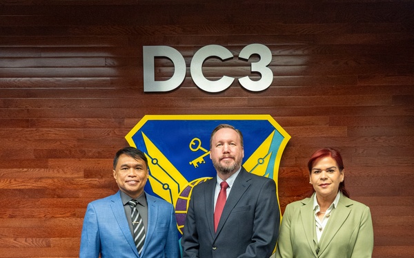 DC3 Hosts Philippine Air Force