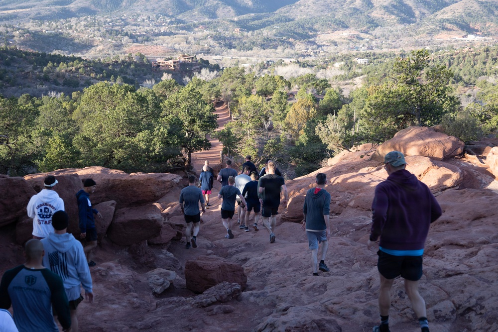 4-9 IN Manchu Reenlistment Ceremony at Garden of the Gods